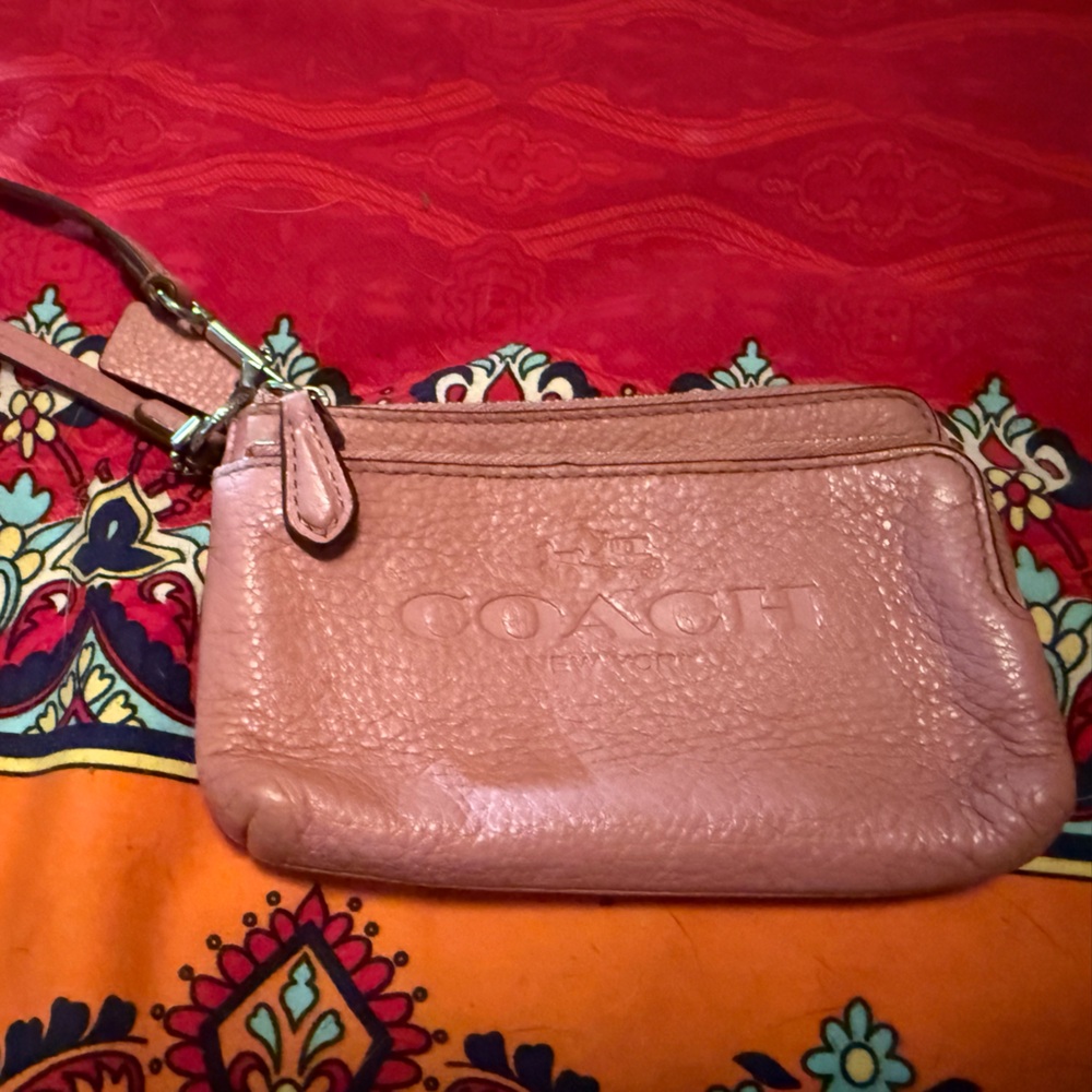 Coach mauve Leather Wristlet